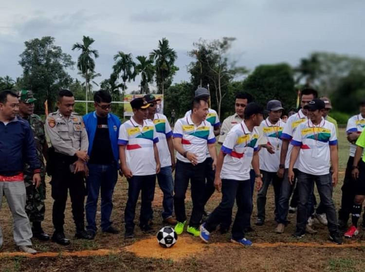 Ketua DPRD Inhil Buka Turnamen Sepak Bola Belantaraya Cup 2022